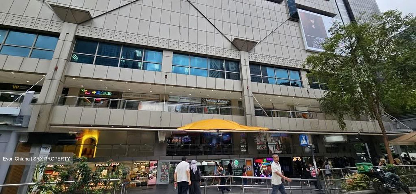Lucky Plaza (D9), Shop House #578240371